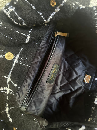 Chanel 22 Tweed